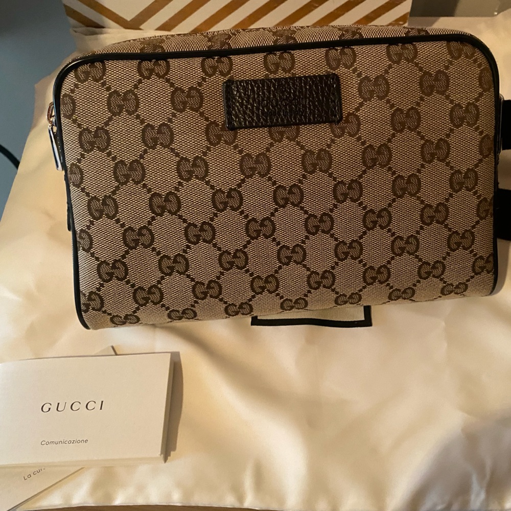 ***SOLD*** Authentic Barely Used Gucci GG Canvas Belt Bag